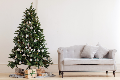 Kunstpuu aitab luua jõuluatmosfääri ja selle okkad ei pudene