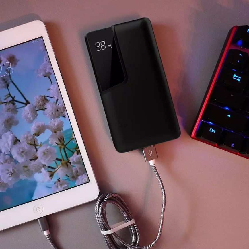 Akupank ekraaniga 10000mAh/3,7V must