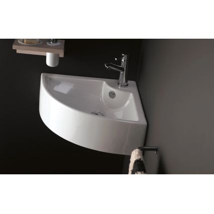 Bathco 0043 - Seinakinnitusega nurgavalamu OPORTO 64,5x47 cm portselan/valge