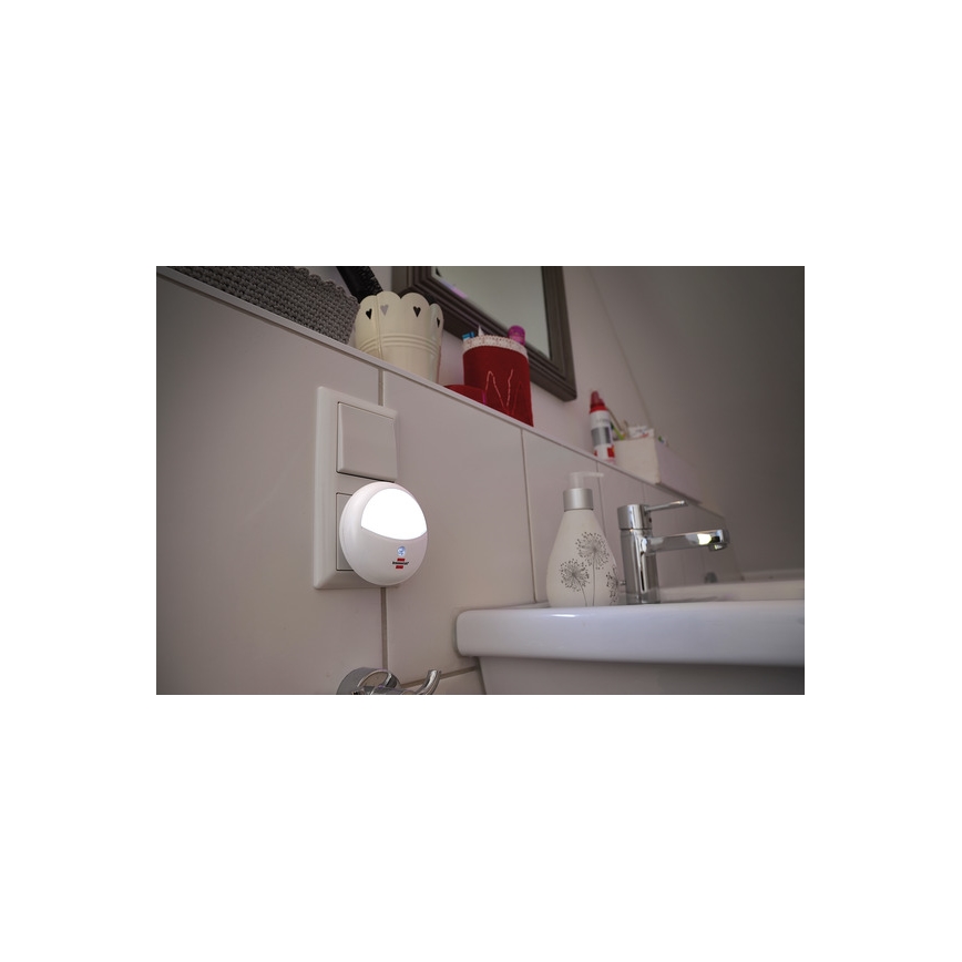 Brennenstuhl - LED Öövalgusti anduriga pistikupessa LED/0,85W/230V