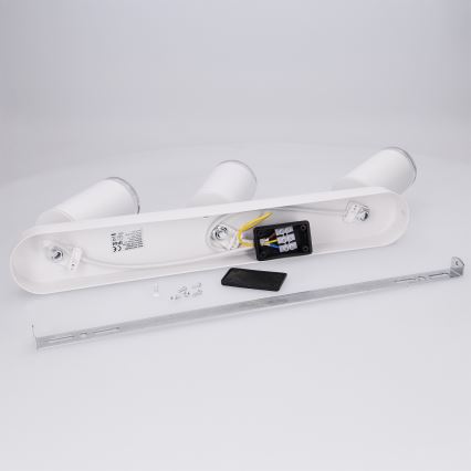Brilagi - Kohtvalgusti vannituppa SELE 3xGU10/30W/230V IP44 valge