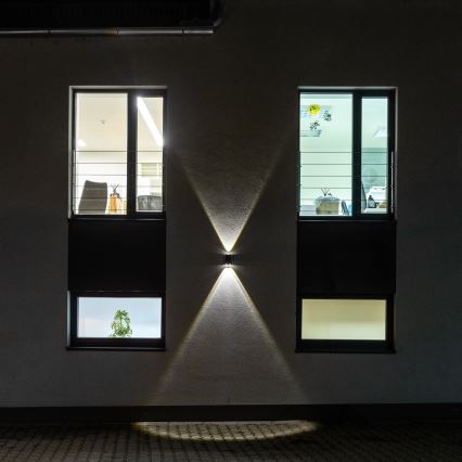 Brilagi - LED Päikesepaneeliga seinavalgusti PYRAMID LED/2W/3,2V 1300 mAh IP54