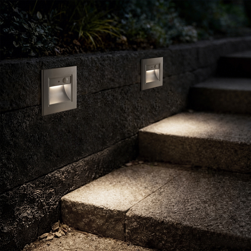 Brilagi - LED trepivalgusti anduriga STEP LIGHT LED/1,5W/230V IP44 hõbedane