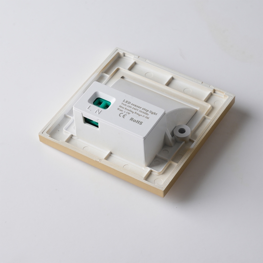 Brilagi - LED-trepi valgusti anduriga STEP LIGHT LED/1,5W/230V IP44 kuldne