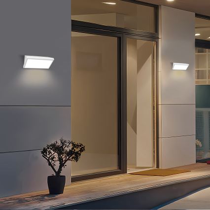 Brilagi - LED välisseinavalgusti TRIANGLE liikumisanduriga, 20 W, 230 V, valge, IP65