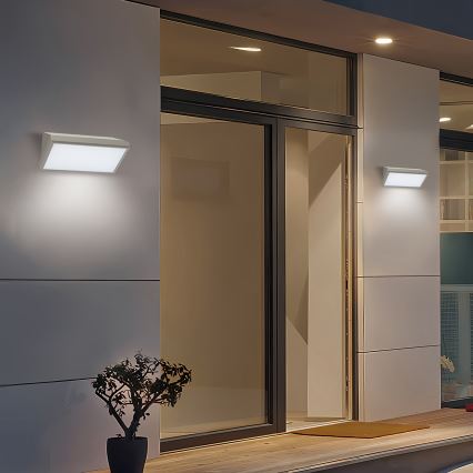 Brilagi - LED välisseinale mõeldud seinavalgusti anduriga TRIANGLE LED/20W/230V hall IP65