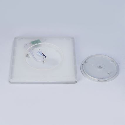 Brilagi - ULTRA SLIM LED vannitoa laevalgusti LED/18W/230V 30x30 cm hõbedane IP54