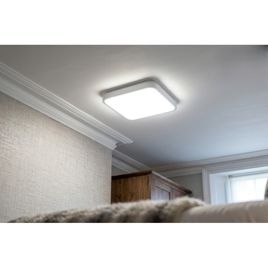 BRILAGI - LED-vannitoa laevalgusti anduriga ZENNA LED/24W/230V 34,5x34,5 cm IP44 valge + kaugjuhtimispult