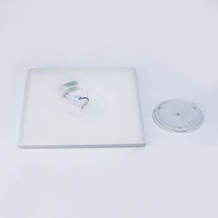 Brilagi - LED-vannitoa laevalgusti ULTRA SLIM LED/24W/230V 42x42 cm hõbedane IP54