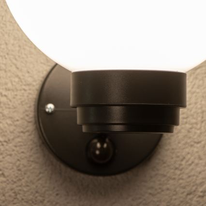 BRILAGI - Välisseinavalgusti liikumisanduriga HARBOR 1xE27/40W/230V IP33 antratsiit/valge