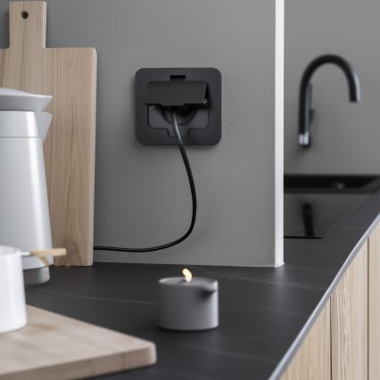 Brilagi - välitingimustesse mõeldud süvistatav põrandapistikupesa IP55, must, ristkülikukujuline