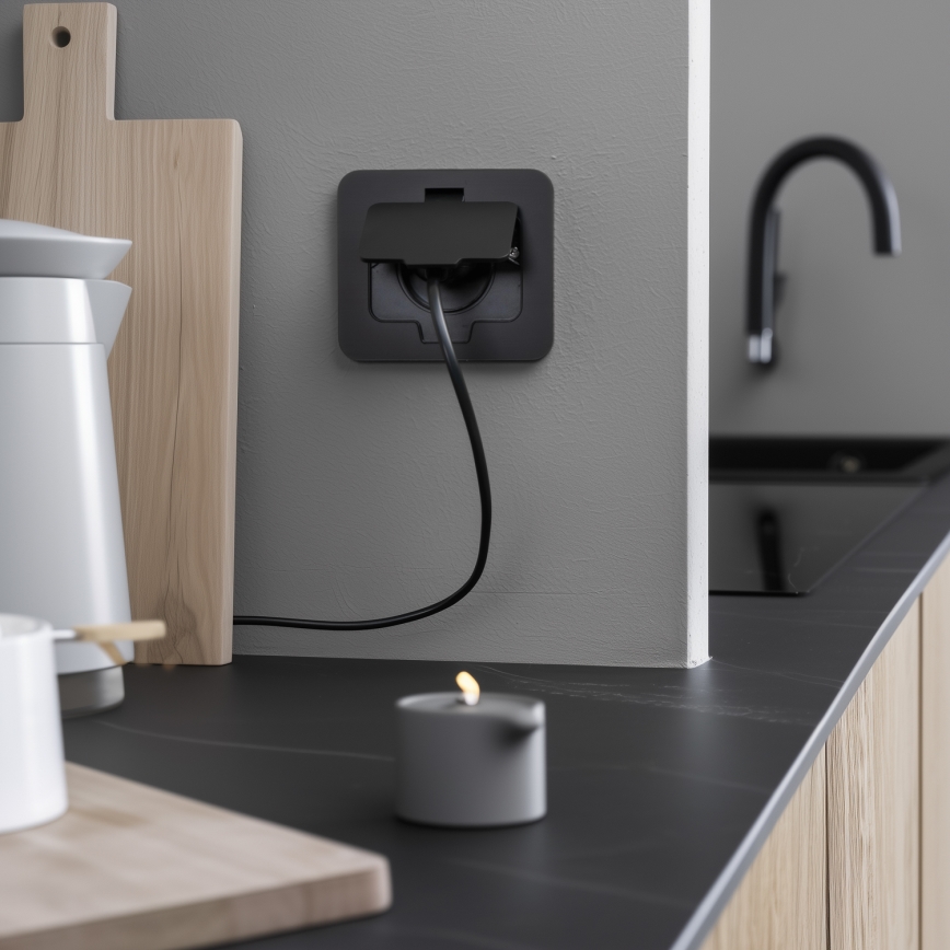 Brilagi - välitingimustesse mõeldud süvistatav põrandapistikupesa IP55, must, ristkülikukujuline