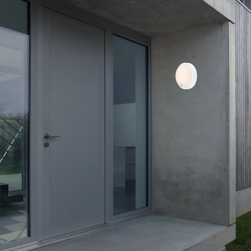 Brilo - LED laetav välistingimustele mõeldud seinale paigaldatav valgusti anduriga, LED/4W/5V, 4400 mAh, IP44, valge