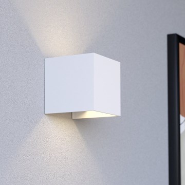 Eglo - Hämardatav laetav välisseinale mõeldud LED-seinavalgusti liikumis- ja hämaruseanduriga LED/2,2W/5V IP44 valge