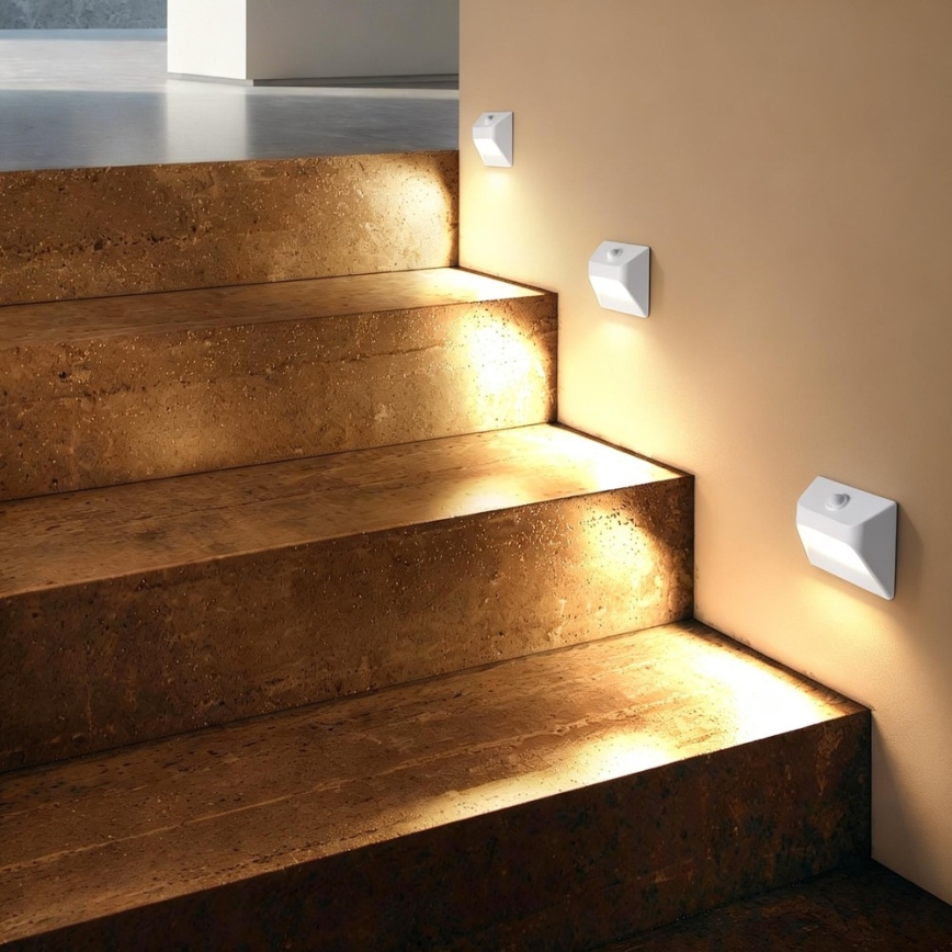 LED-laetav trepivalgusti liikumis- ja hämarusanduriga STEP LIGHT LED/0,3W/3,7V 2200 mAh IP53 valge