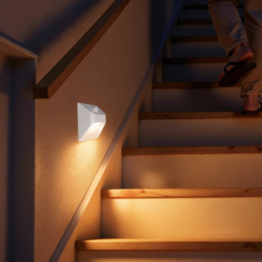 LED-laetav trepivalgusti liikumis- ja hämarusanduriga STEP LIGHT LED/0,3W/3,7V 2200 mAh IP53 valge