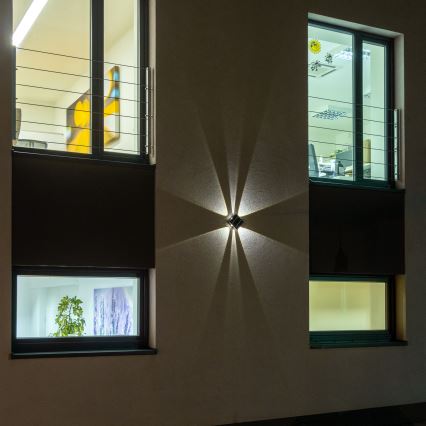 LED Päikesepaneeliga seinavalgusti koos anduriga LED/2W/5V IP54