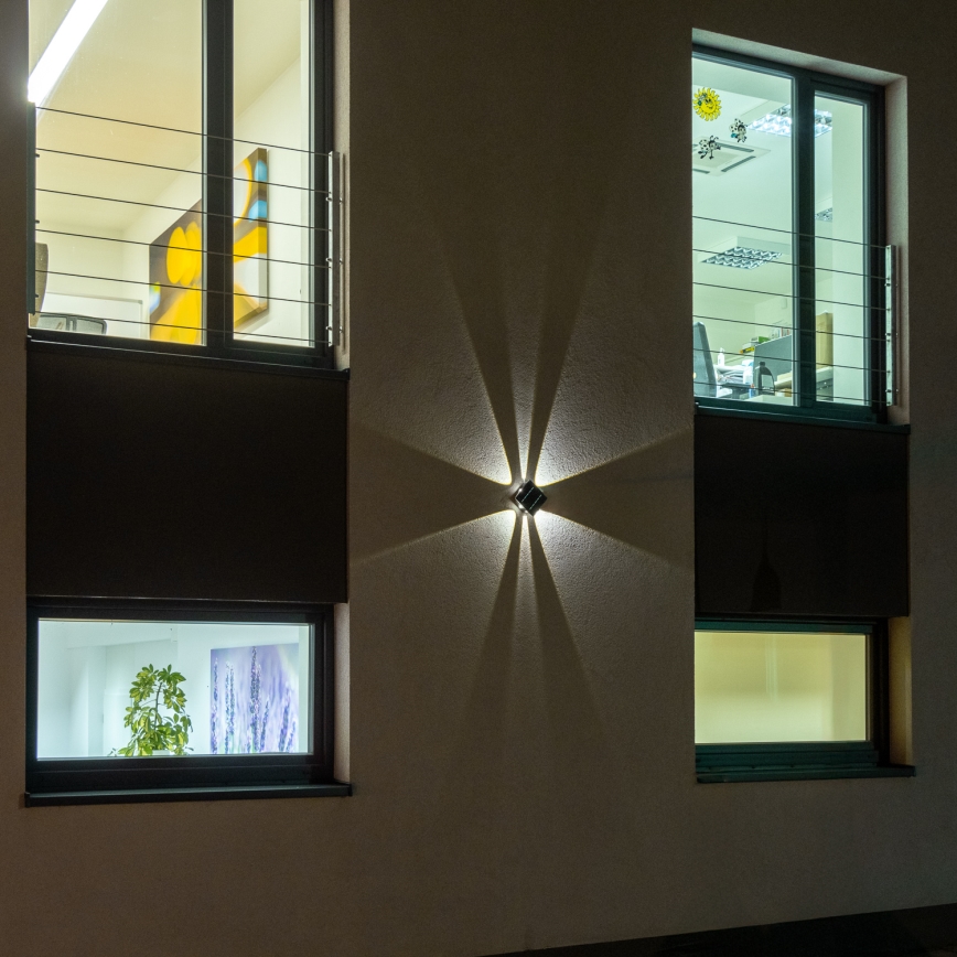 LED Päikesepaneeliga seinavalgusti koos anduriga LED/2W/5V IP54
