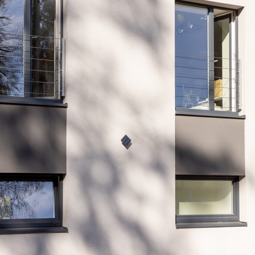 LED Päikesepaneeliga seinavalgusti koos anduriga LED/2W/5V IP54