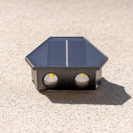 LED päikeseenergia seinavalgusti anduriga LED/2W/5V IP54 1300 mAh