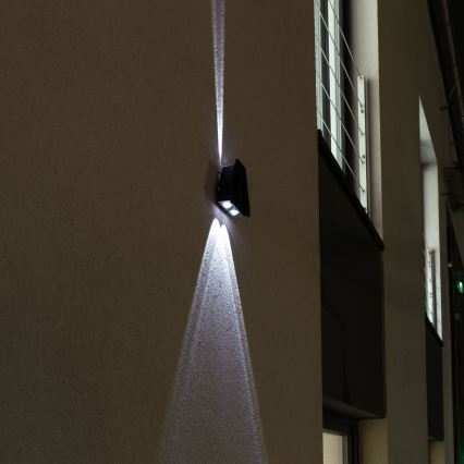 LED Päikesepaneeliga seinavalgusti koos anduriga LED/2W/5V IP54
