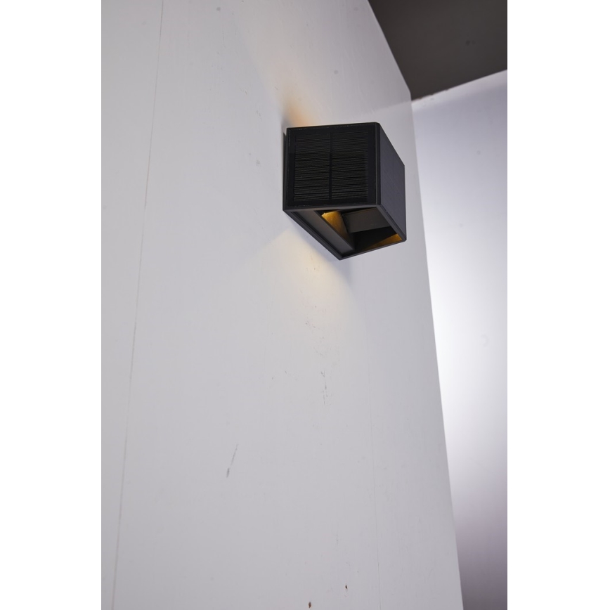 LED Päikesepaneeliga seinavalgusti koos anduriga LED/2W/5V IP54