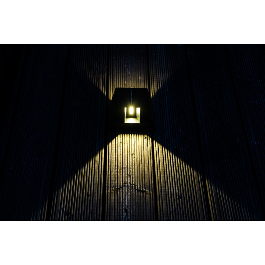 LED Päikesepaneeliga seinavalgusti koos anduriga LED/2W/5V IP54