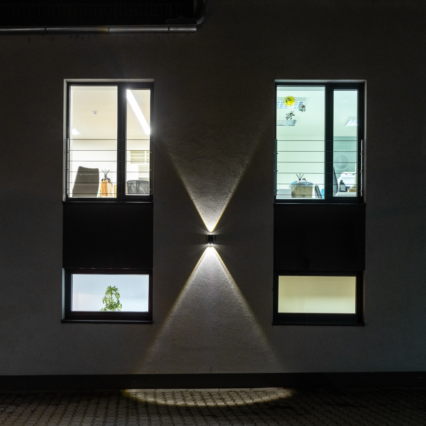 LED Päikesepaneeliga seinavalgusti koos anduriga LED/2W/5V IP54