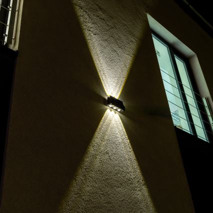 LED Päikesepaneeliga seinavalgusti koos anduriga LED/2W/5V IP54