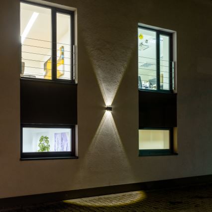 LED Päikesepaneeliga seinavalgusti koos anduriga LED/2W/5V IP54