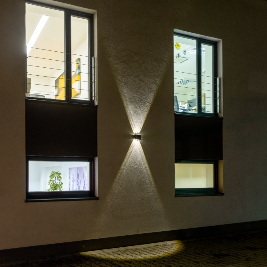 LED Päikesepaneeliga seinavalgusti koos anduriga LED/2W/5V IP54