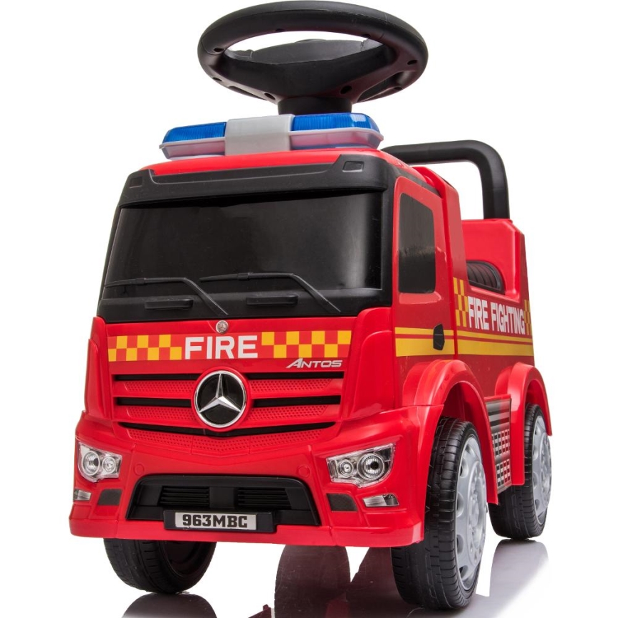 Jooksuratas Mercedes Tuletõrjemasin 2xAA punane