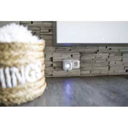 Juhtmevaba uksekell pistikuga 230V + 1xCR2032 IP44 valge
