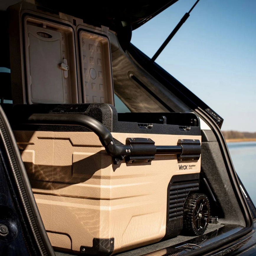 Kaasaskantav külmik autosse LCD ekraaniga 39 l 230V/12V/24V pruun