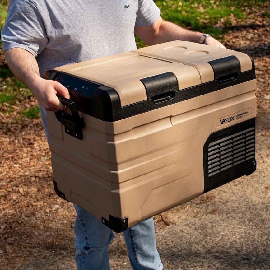 Kaasaskantav külmik autosse LCD ekraaniga 39 l 230V/12V/24V pruun