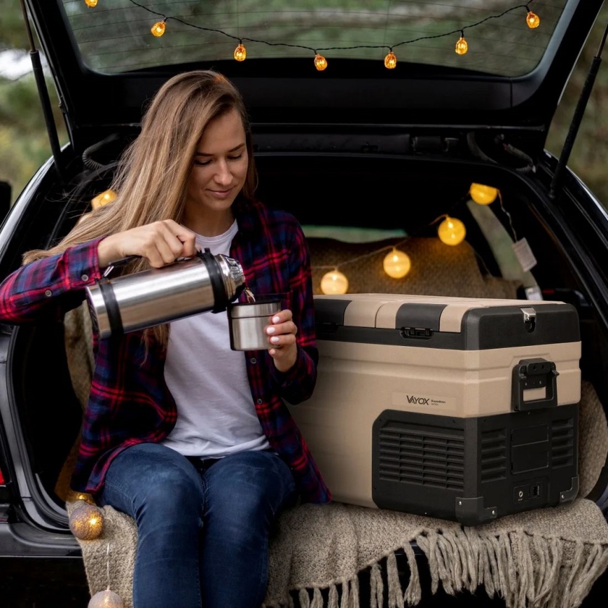 Kaasaskantav külmik autosse LCD ekraaniga 39 l 230V/12V/24V pruun