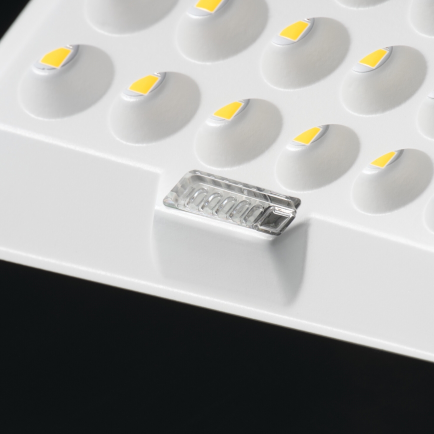 LED Hämardatav prožektor koos päikesepaneeliga ja hämardusandur LED/10W/10000 mAh 3,2V IP65 + kaugjuhtimispult