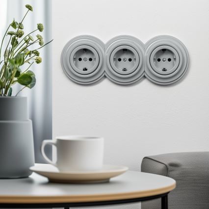 Kliklap - kolmekordne retro seinapistik SCHUKO 230V raamiga, hall