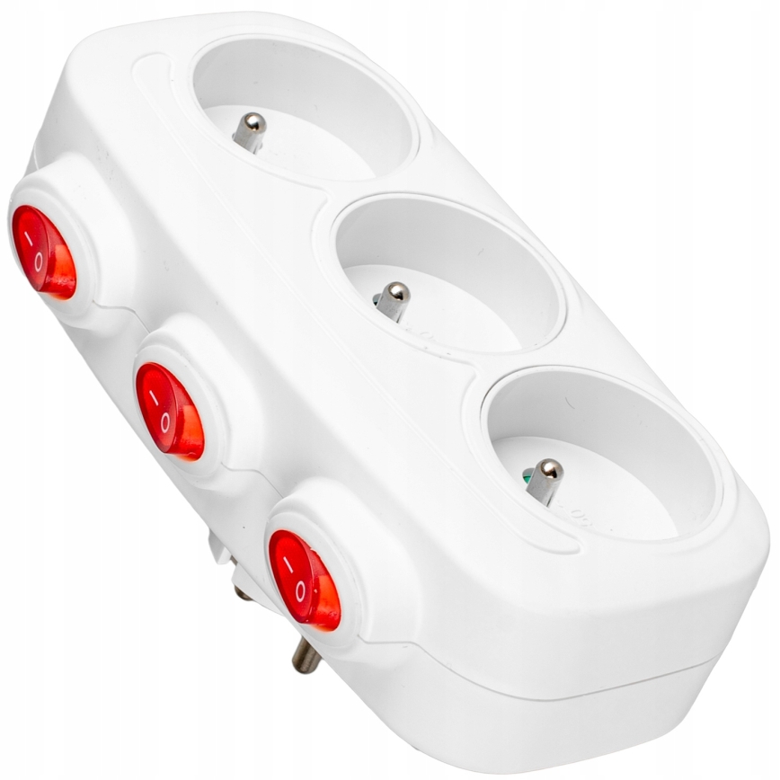 Kolme pistikuga pistikulaud lülititega