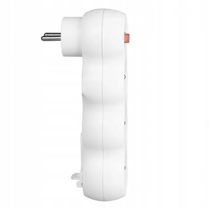 Kolme pistikupesaga voolujaotur lülitiga