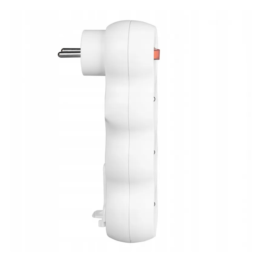 Kolme pistikupesaga voolujaotur lülitiga