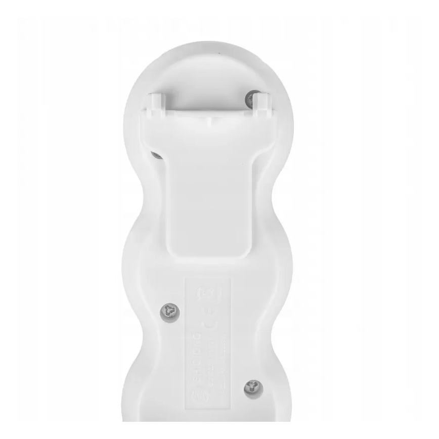 Kolme pistikupesaga voolujaotur lülitiga