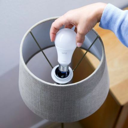 Komplekt 2× LED-hämardatav pirn A60 E27/9W/230V 2700K Wi-Fi + kaugjuhtimispult - WiZ