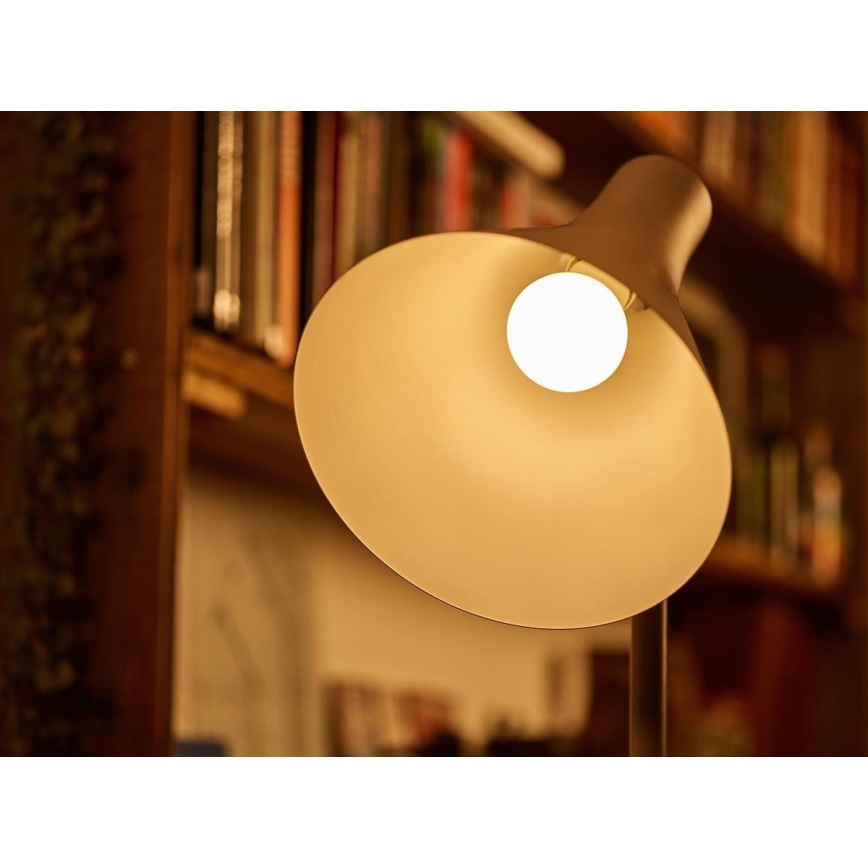 KOMPLEKT 6 x LED Pirn Philips E27/5,5W/230V 2700K