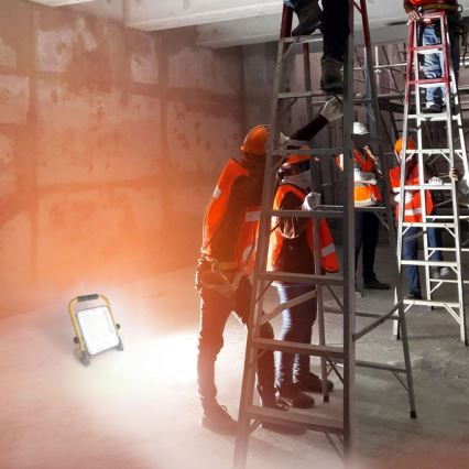 Laetav LED-reflektor statiiviga LED/50W/3,2V 4500K 5000 mAh IP65 oranž