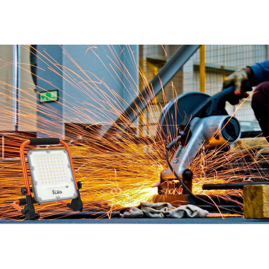 Laetav LED-reflektor statiiviga LED/50W/3,2V 4500K 5000 mAh IP65 oranž