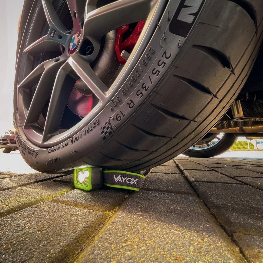 LED-hämardatav laetav otsmikulamp anduriga LED/10W/5V IP66 750 lm 1500 mAh