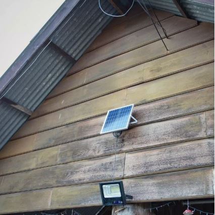LED Hämardatav päikesepaneeliga prožektor LED/12W/3,2V 6000K IP65 5000 mAh + kaugjuhtimispult