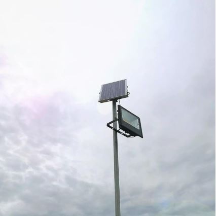 LED Hämardatav päikesepaneeliga prožektor LED/16W/3,2V 4000K IP65 10000 mAh + kaugjuhtimispult