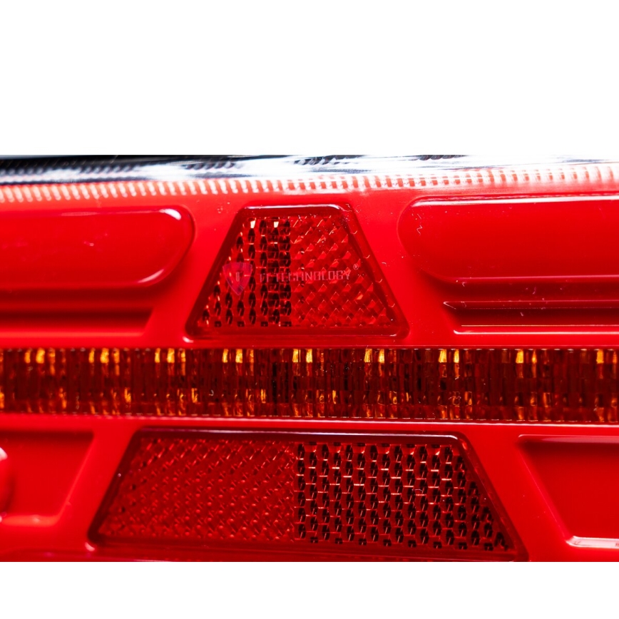 LED Kombineeritud valgusti dünaamilise pöördesignaaliga LED/10-30V IP67 parem
